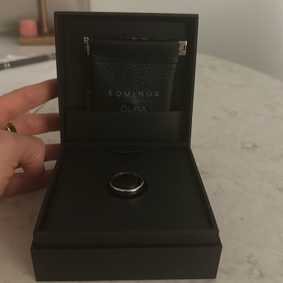 Oura Ring - Size 8 - Picture 1 of 3